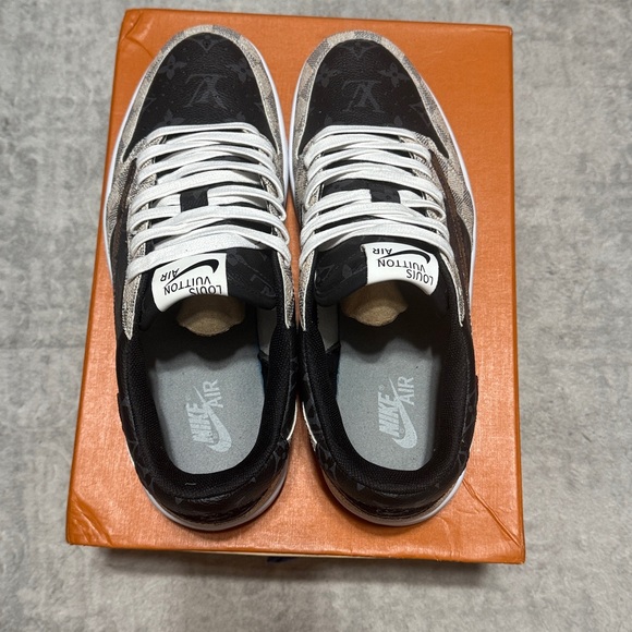 Air Jordan 1 low Louis Vuitton Monogram - Picture 3 of 9